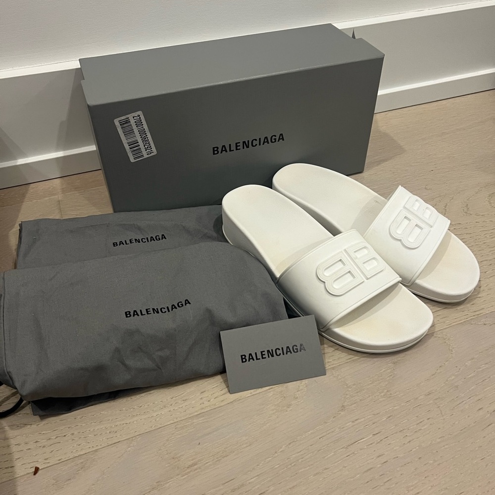 Balenciaga pool slides